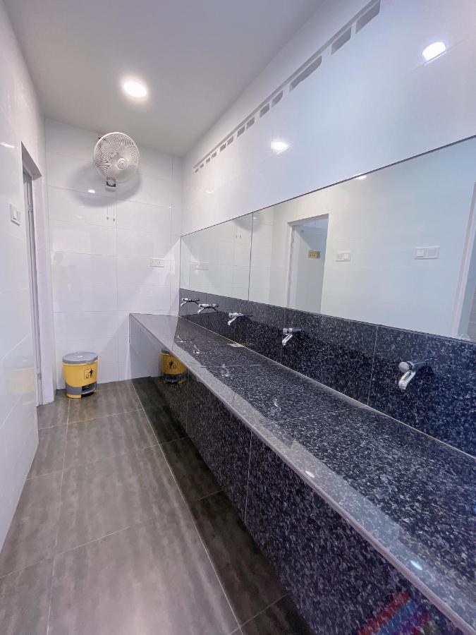 Hotel Decentraland Κουάλα Τερενγκάνου Εξωτερικό φωτογραφία
